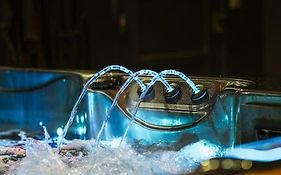 Lescale Jacuzzi Et Sauna